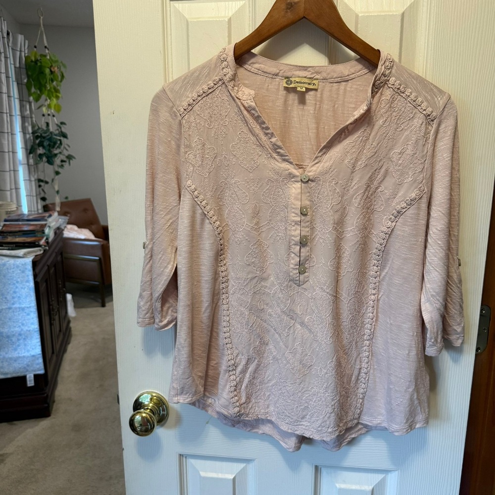 Democracy Women M Embroidered Henley Top Blush Pink Lace Trim 3/4 Roll Sleeve